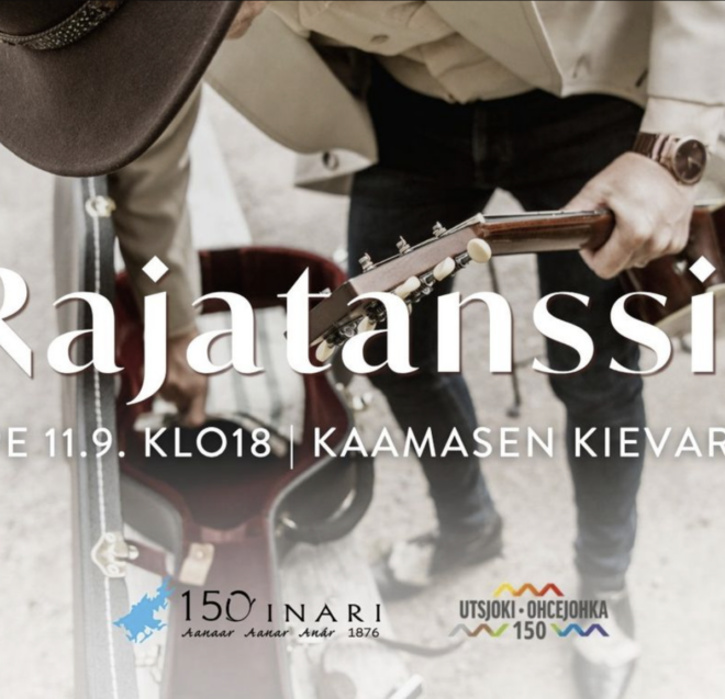 Hattu päässään oleva henkilö virittää kitaraa. Tekstissä lukee: Rajatanssit pe 11.9. klo 18 KAAMASEN KIEVARI. Alareunassa on 150 Inari- ja Utsjoki-Ochejohka 150 -tunnukset.